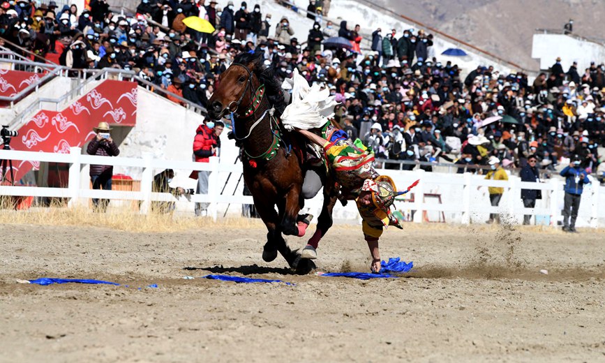 藏歷新年，精彩的馬術(shù)表演。潘多攝