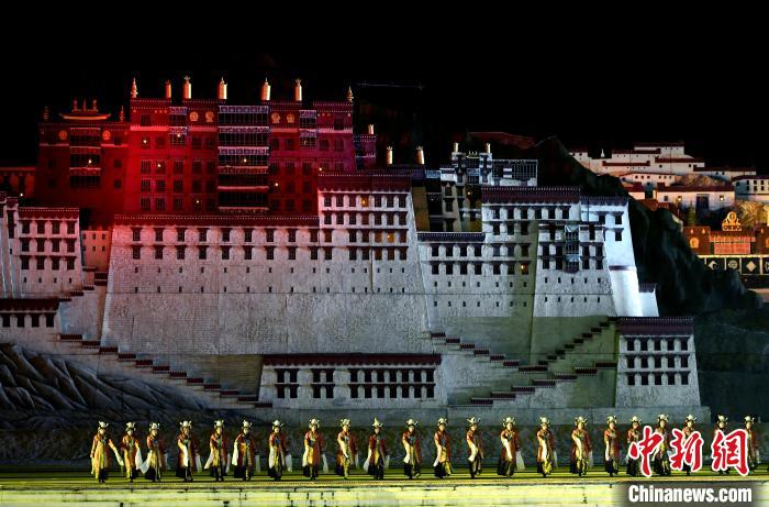 3月17日，西藏拉薩，《文成公主》大型史詩劇演出現(xiàn)場。　李林 攝