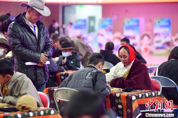 圖為比賽現(xiàn)場?！∝暩聛硭?攝