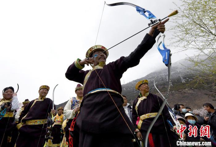 3月28日，選手參加響箭比賽。　李林 攝