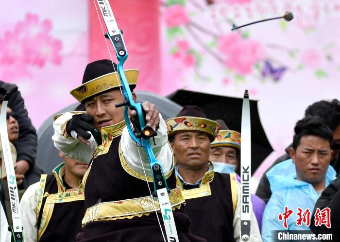 3月28日，選手參加響箭比賽?！±盍?攝