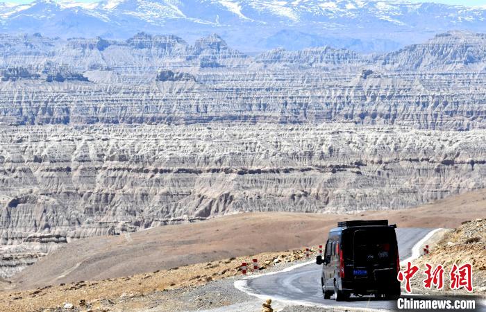 4月5日，西藏阿里札達(dá)土林?！±盍?攝
