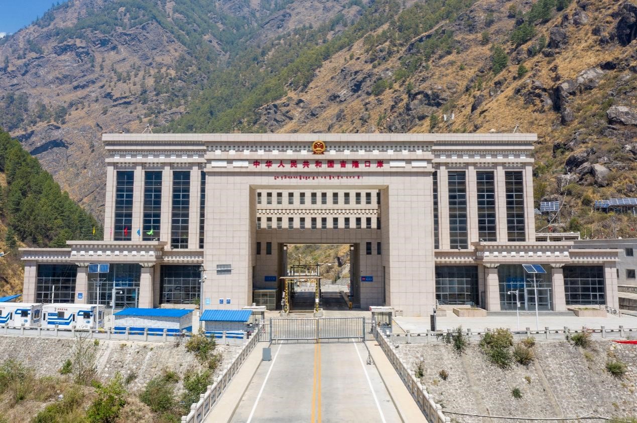 吉隆口岸航拍畫(huà)面。人民網(wǎng)記者 唐宋攝