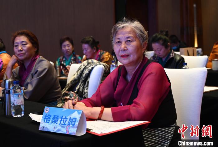 圖為西藏銀發(fā)旅游產(chǎn)品體驗團老年代表?！≮w朗 攝