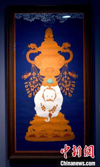 圖為5月16日，展覽中的新創(chuàng)唐卡作品《瑞象承香》?！±盍?攝
