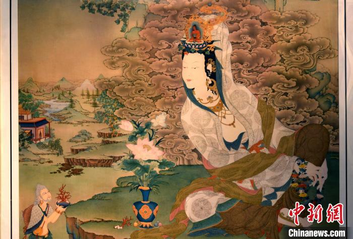 圖為5月16日，展覽中新創(chuàng)唐卡作品《靜息觀音》(局部)?！±盍?攝