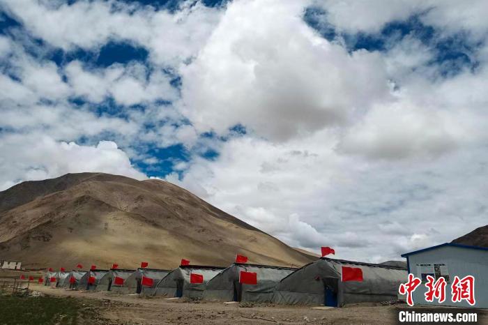 圖為西藏康馬縣的高原溫室大棚?！⒔ㄜ?攝