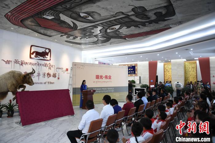 圖為《曙光·偉業(yè)——五四運動與中國共產(chǎn)黨的成立》“七一”特展開幕儀式現(xiàn)場?！∝暩聛硭?攝