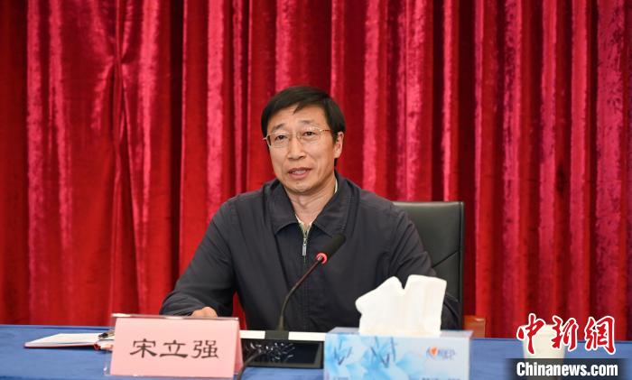 圖為西藏自治區(qū)黨委組織部副部長、第十批援藏干部人才總領(lǐng)隊宋立強致辭。