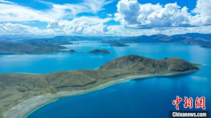 圖為羊卓雍措風(fēng)光。資料圖 山南市旅游發(fā)展局供圖