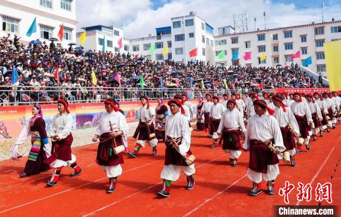 圖為西藏昌都市第九屆三江茶馬文化藝術(shù)節(jié)(芒康會場)開幕式現(xiàn)場?！〔际忻⒖悼h委宣傳部供圖
