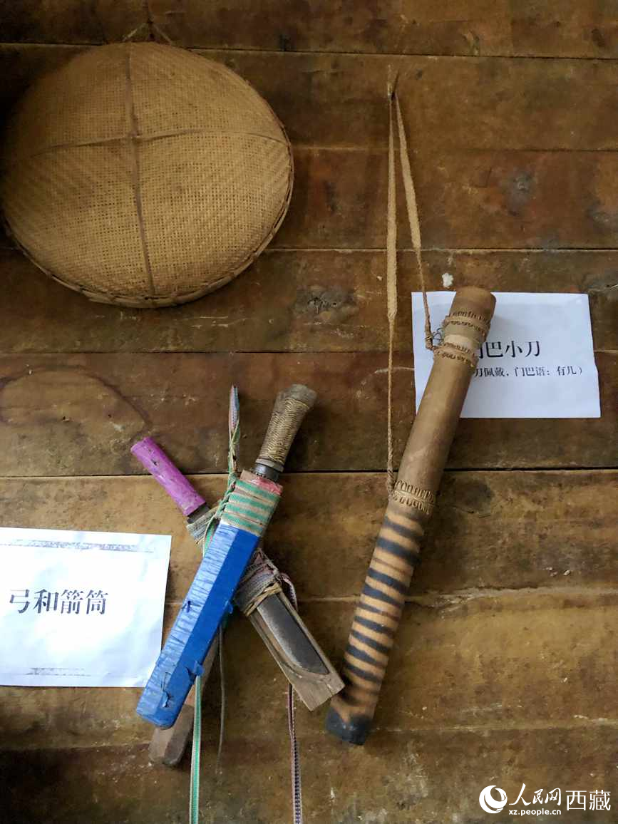 當(dāng)?shù)鬲?dú)具特色的藤竹工藝品。