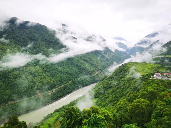 幾代建設者，歷經(jīng)半個多世紀完成！這是一條怎樣的公路？