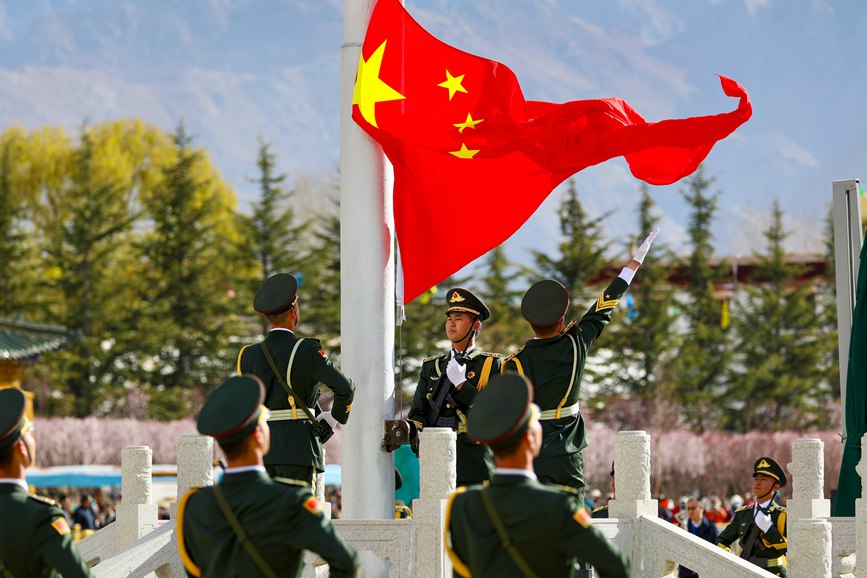 升旗儀式現(xiàn)場。