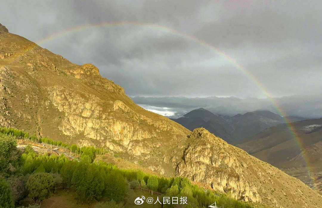 接好運(yùn)！青藏高原現(xiàn)巨大彩虹橋