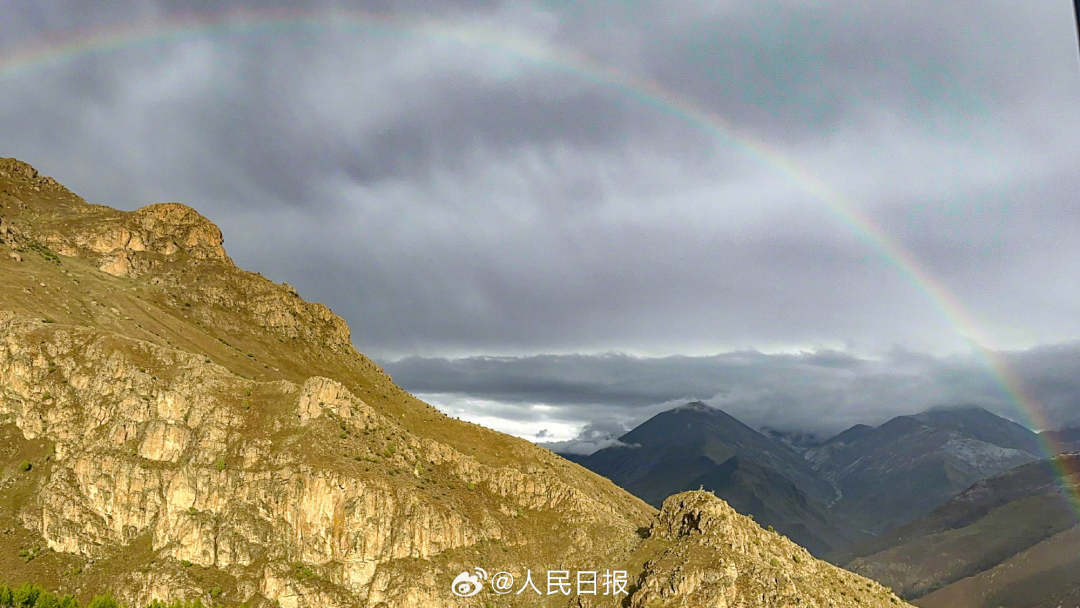 接好運(yùn)！青藏高原現(xiàn)巨大彩虹橋
