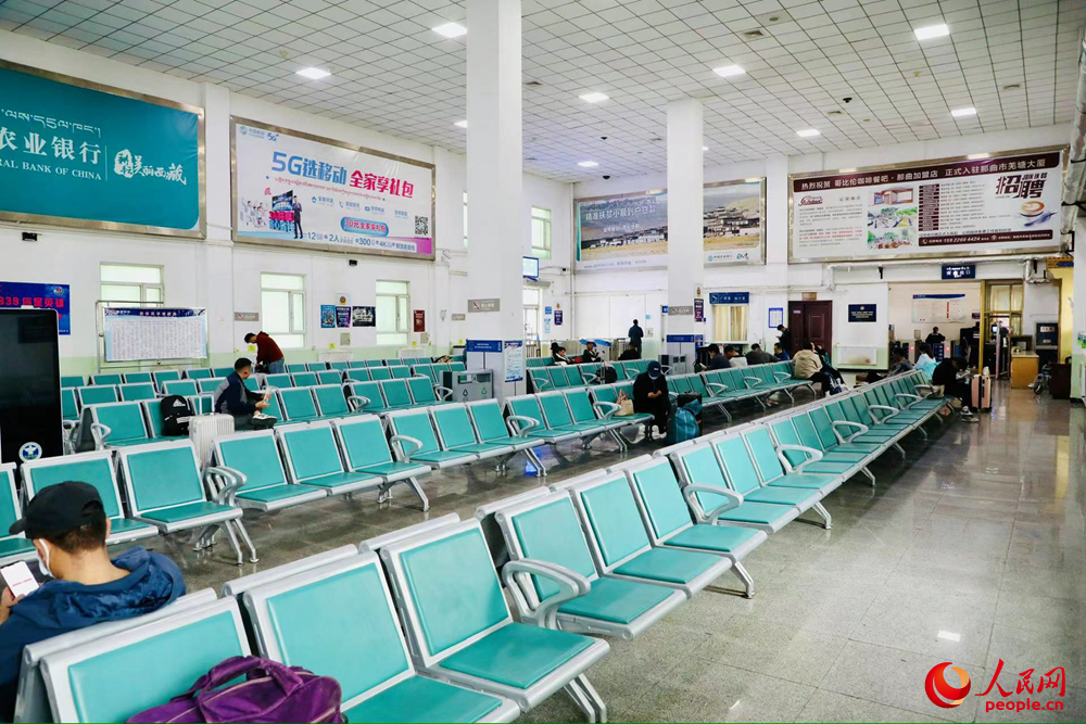 火車(chē)站內(nèi)景。人民網(wǎng)記者 次仁羅布攝