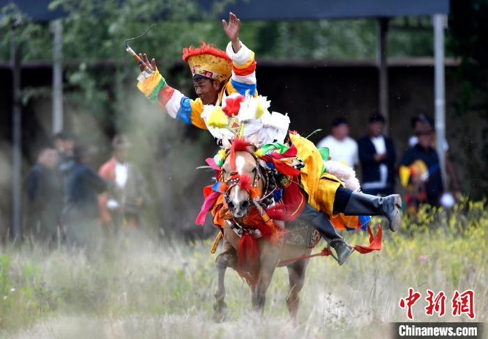 西藏拉薩：賽馬慶?！巴?jié)”