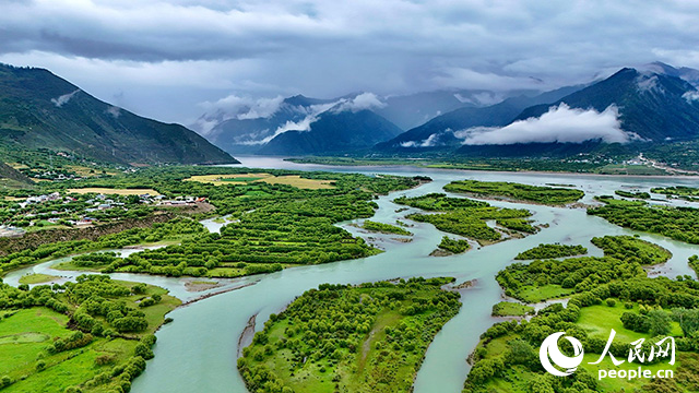 雅尼國家濕地公園風(fēng)景如畫。人民網(wǎng)記者 次仁羅布攝