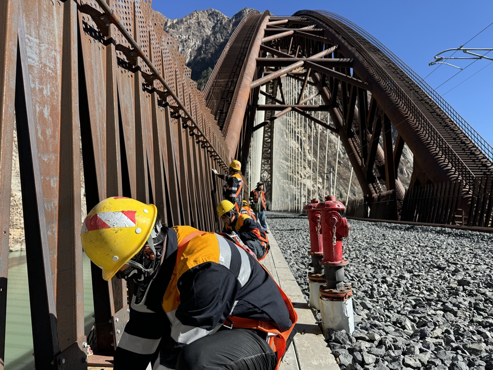 螺栓檢查。馬生明攝
