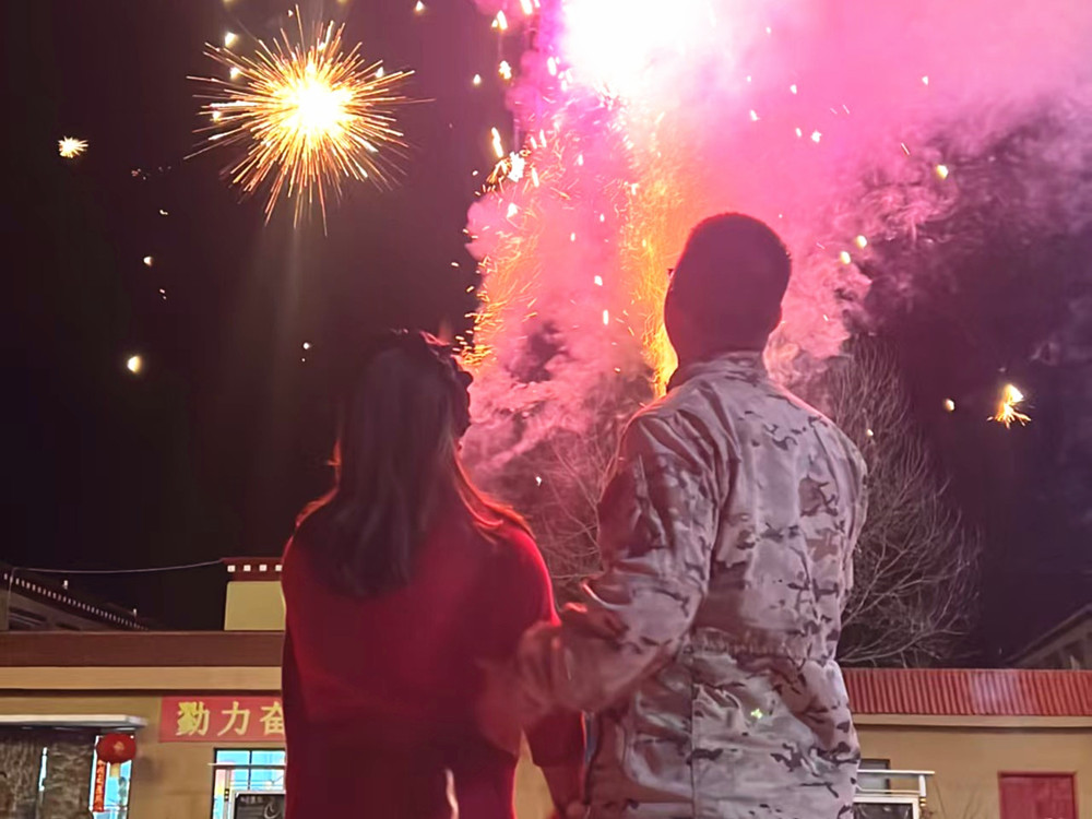 來隊家屬的溫馨瞬間?；粢綌z