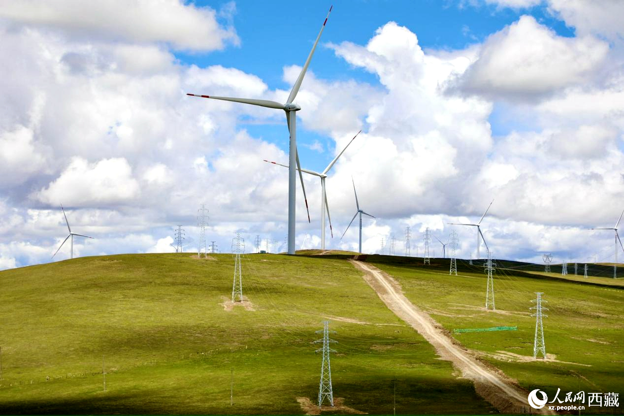 西藏那曲市色尼區(qū)的歐瑪亭嘎風(fēng)電場。