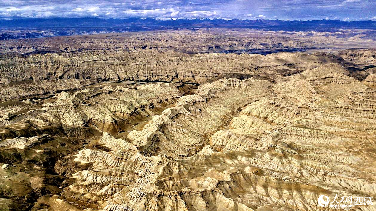 鳥瞰西藏阿里地區(qū)札達(dá)土林國家地質(zhì)公園。