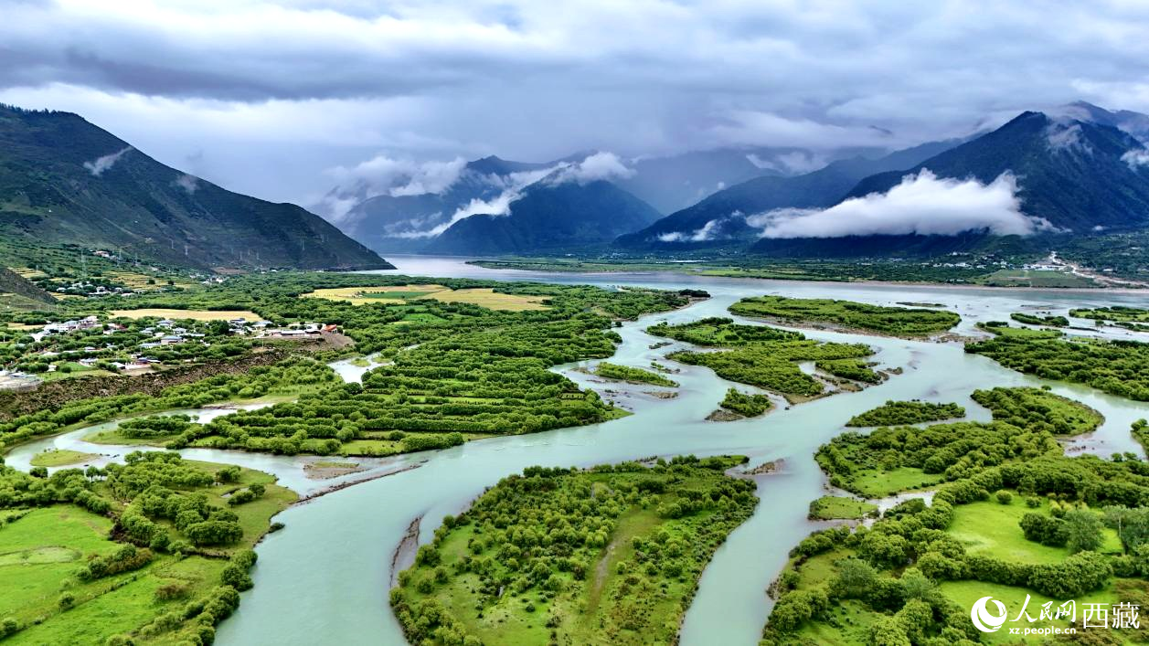 西藏林芝市雅尼國家濕地公園風(fēng)景如畫。