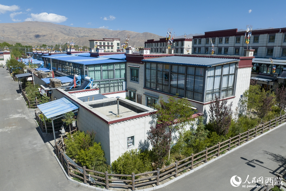 寬敞明亮的藏式民居。人民網(wǎng)記者 次仁羅布攝