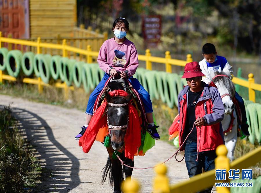 （全面建成小康社會“百城千縣萬村調(diào)研行”·圖文互動）（2）青?？柎澹骸肮夤鞔濉钡娜A麗轉(zhuǎn)身