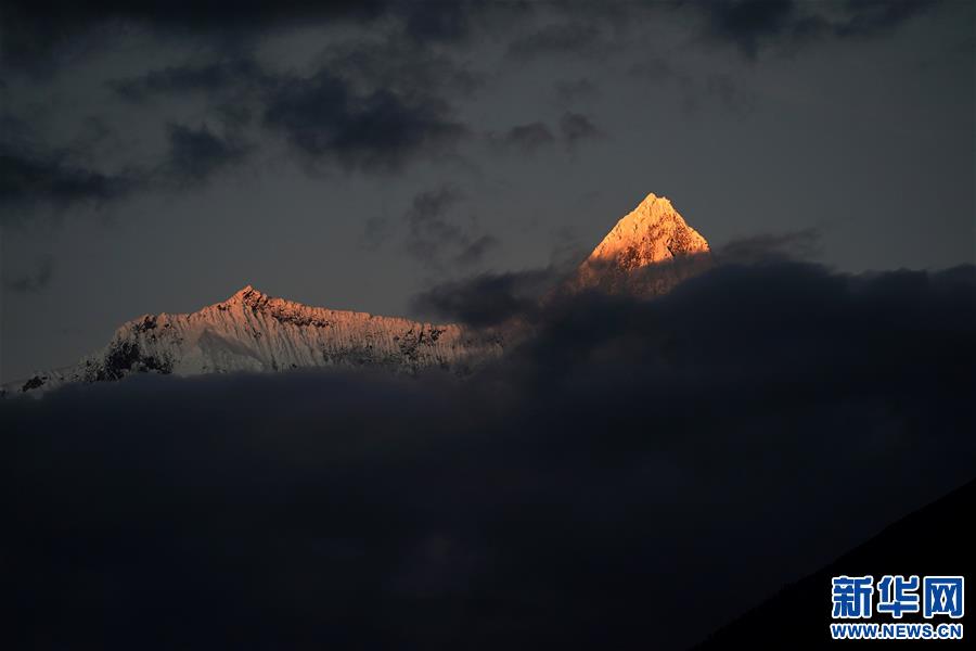 (新華視界)(5)秋日南迦巴瓦峰