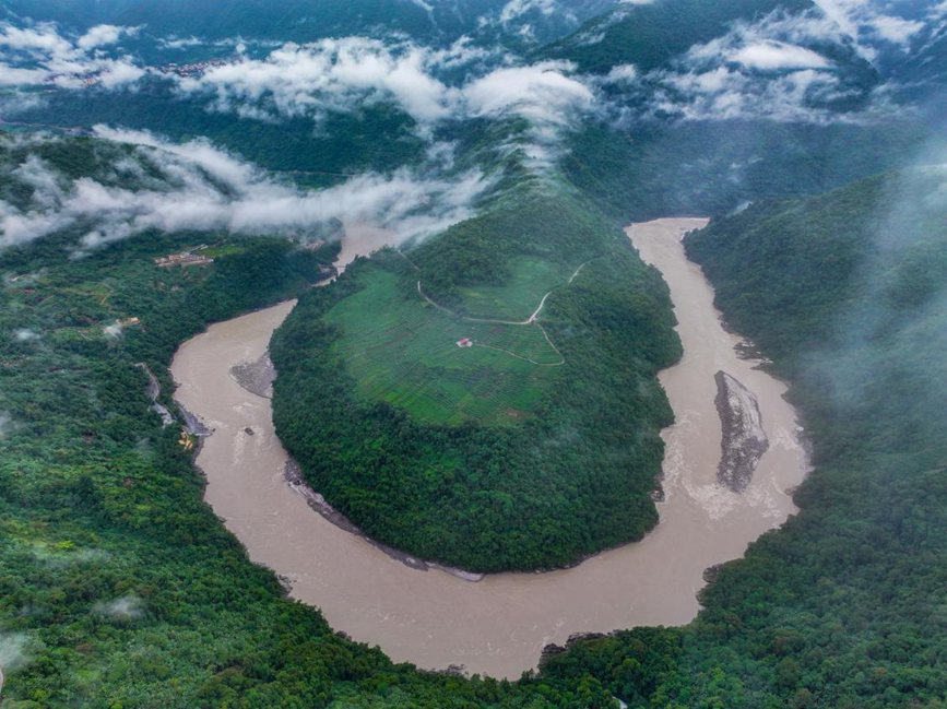 雅魯藏布江果果塘大拐彎。張澤坤攝