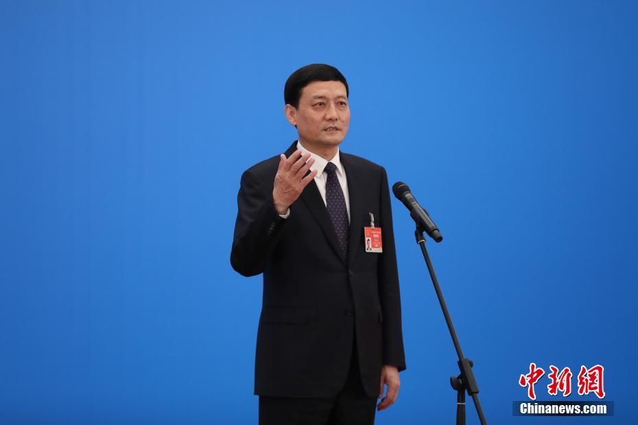 3月8日，第十三屆全國人民代表大會第四次會議舉行第二場“部長通道”采訪活動。圖為中國工業(yè)和信息化部部長肖亞慶通過網絡視頻方式接受采訪。 <a target='_blank' ><p  align=