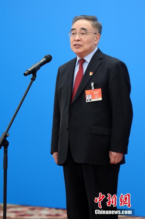 3月8日，第十三屆全國人民代表大會第四次會議舉行第二場“代表通道”采訪活動。圖為全國人大代表張伯禮通過網(wǎng)絡(luò)視頻方式接受采訪。 <a target='_blank' ><p  align=