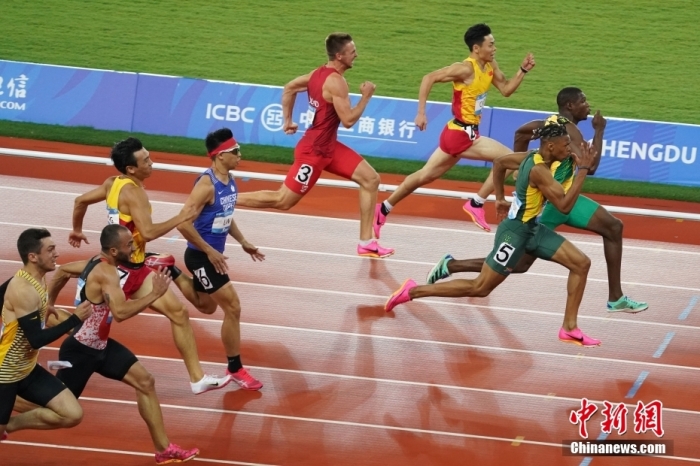 8月2日，第31屆世界大學生夏季運動會男子100米決賽在四川成都舉行，牙買加選手GOLDSON Kadrian dwayne(右一)以10秒04奪得男子百米冠軍。<a target='_blank' href='/'><p  align=